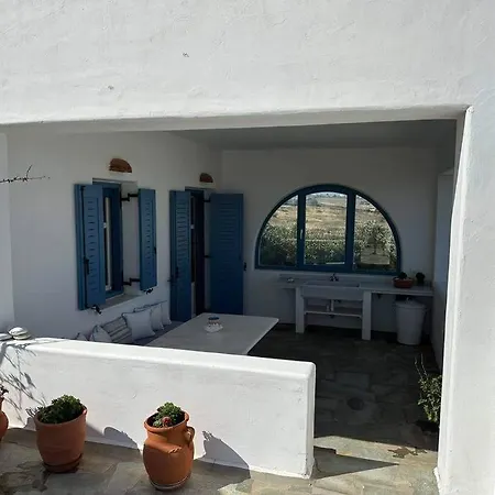 Serene, Spacious Paros Getaway *